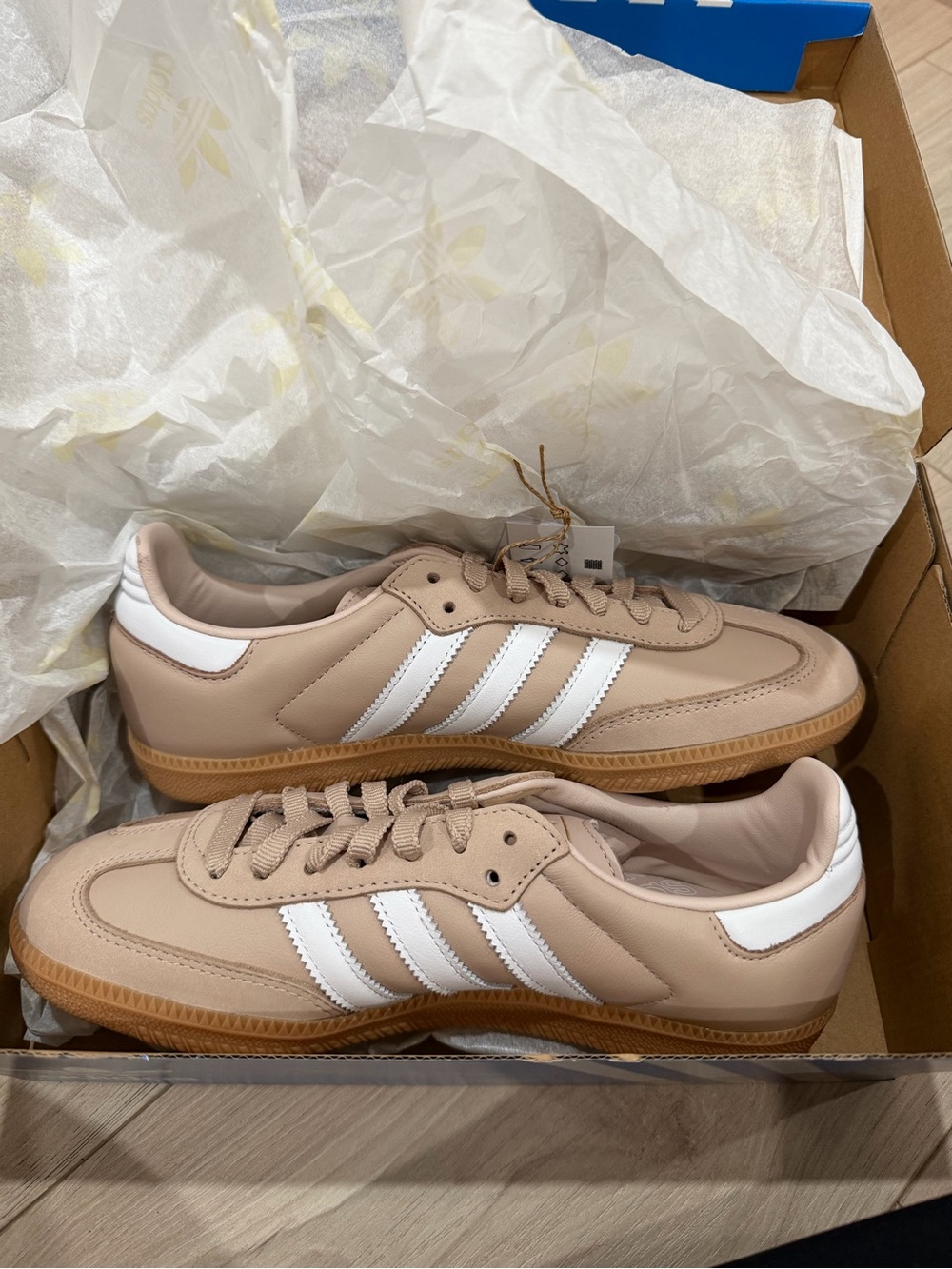 Woman adidas Samba Casual Sneakers in Beige with White Stripes - Picture 2 of 2